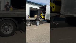 UNLOADING FORKLIFT