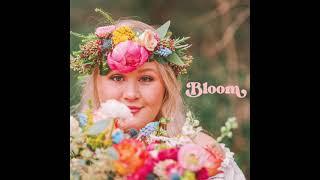 Bloom - Chloe Goss