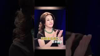 劉曉慶與翡翠的故事，劉曉慶被人們稱作是娛樂圈中的「翡翠女王」她收藏的翡翠數不勝數，她參與活動所佩戴的翡翠飾品，晶瑩剔透，種水十足的翡翠戴在劉曉慶身上，映襯得女神越加霸氣嫵媚，光 彩照人！#翡翠#珠寶