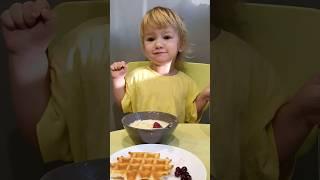 Доброго дня и приятного аппетита от Яси#семья#дочь#завтрак#