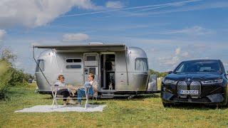 Testfahrt mit dem BMW iX 50 und dem Airstream Wohnwagen | Verbrauch | Reichweite | Deutsch