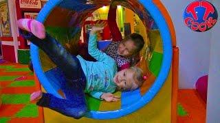 VLOG Ярослава и Рита в Развлекательном Центре Играем с Куклой Amusement Center Kids Video