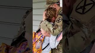 US military dad returns home and surprises daughter