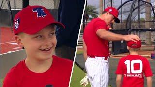 J.T. Realmuto invited an 8-year-old fan from the stands and gave him the best day ever