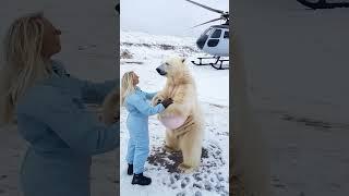 A blonde volunteer rescues a pregnant polar bear, enabling her to safely give birth 