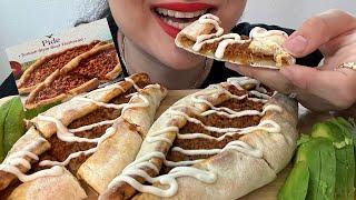 Asmr eating Pide (Turkish Flatbread Pizza) with avocado| موکبانگ پیده گوشت ترکیه ای با اواکادو