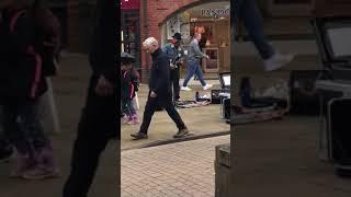 Guitar street singer on Stratford-Upon-Avon