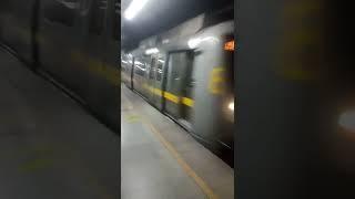 #Delhi yellow line metro coming in iit metro station