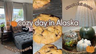 COZY DAY IN ALASKA - simple fall decorate - military housing decorating