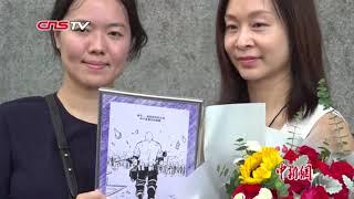 爱国爱港市民慰问香港警察 “英雄漫画”送到“英雄”手中