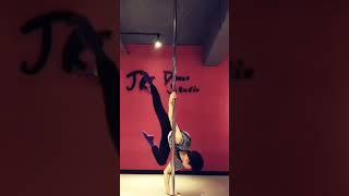 폴댄스 poledance #폴댄스#폴린이#poledance #workout #exercise #daily #폴댄스입문#폴댄스초보#운동#운동하는여자#운동하는낟자