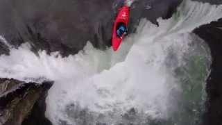 Kayakers Run 60ft Waterfall in Mexico