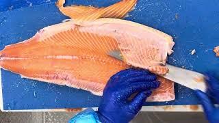 The art of salmon trimming, perfect fillets #subscribe تعلم طريقة تنظيف وتجهيز السلمون للطبخ والسوشي