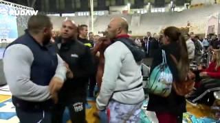 BODYBUILDER SLAPS IFBB JUDGE !!