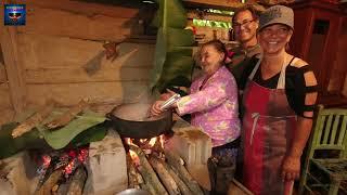 Cocinando arroz con pollo en casa de Amantina en el campo