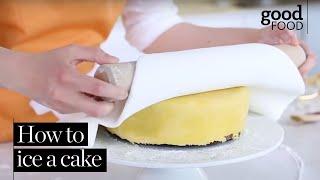 How to ice a cake