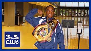 Syracuse boxer wins prestigious Golden Gloves national title