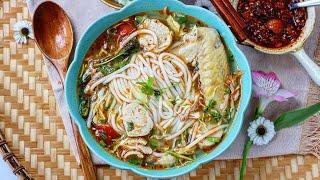 CHICKEN VERMICELLI NOODLE SOUP (Clear broth version): Qhaub Poob Kua Ntshab