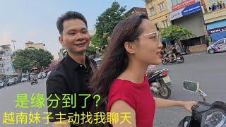 河内住10美元的酒店：饭店老板女儿：主动找我聊天：难道缘份到了