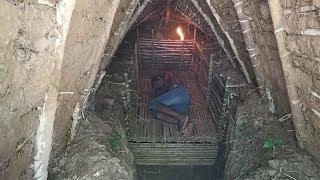 Primitive Daily Life : Updating Underground Wood House - use bamboo and mud (full video)