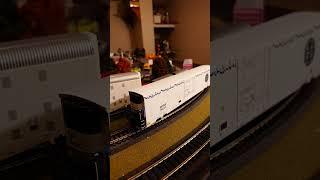 Scale Trains Trinity 82' Reefer WOW #train #modelrailroader #modeltrains 