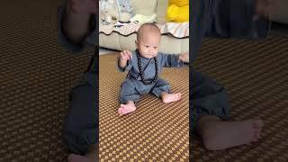 Wearing a monk suit, you're not irritable now. Happy Today's Little Cute is online. Human Career