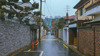 Seoul Alley Walking Tour on a Rainy Sunday | Korea Solo Travel and Rain Sounds 4K HDR