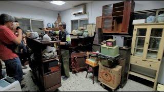 Treasure hunt in old antique shops in Kaohsiung City. #antique #porcelain