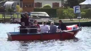 Berlins einzige Ruderfähre wieder auf Tour/ Berlin rowing boat ferry