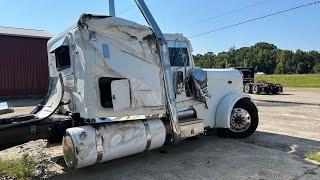 MY Buddy Bought THIS WRECKED 389 PETERBILT FOR ENGINE.