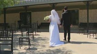 Expert provides advice on wedding etiquette | FOX 7 Austin