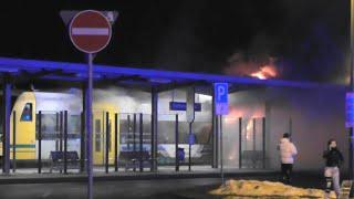 FEUER-ALARM IM BAHNHOF! Triebwagen fängt Feuer!