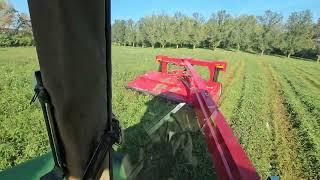 My review on the Massey Ferguson 1376 discbine.