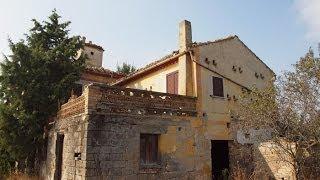 Landhaus zum Restaurieren mit Grundstück und Nebengebäude - Atri, Abruzzen