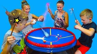 МАМЫ ИГРАЮТ В БЕЙБЛЭЙД на большой бейблэйд арене  playing with MOMS Beyblade