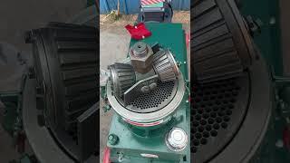 Feed pellet machine with inclined rollers for balanced pressure and longer durability