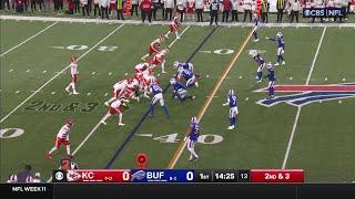 Patrick Mahomes' first pass vs. Bills goes into Rapp's hands for interception