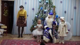 София Тихомирова (5 лет) рассказывает стих Деду Морозу))