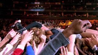 Beyonce stage diving during "Halo" HD 1080p (Original Version)