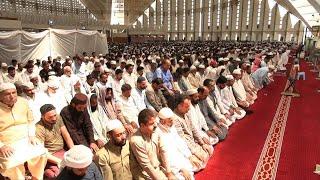 Pakistan muslims attend last Friday prayers of Ramadan | AFP