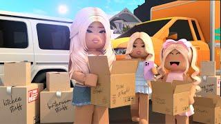 FAMILY MOVE INTO DREAM SUMMER HOUSE! *WORTH 1 MILLION!* Roblox Bloxburg Voiced Roleplay
