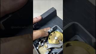 COMBINATION LOCK RESET @mallusafecracker #locksmithhack #howitworks #chubb #diy