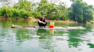 The steely spirit of a single mother | Casting a fishing line alone to catch fish in the stream