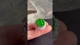 自然光下的一眼万年#翡翠 #珠寶 #玉 #jewelry #翡翠直播 #翡翠戒面 #翡翠吊墜 #傳詠珠宝