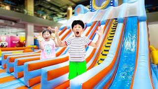 예준이와 예성이의 어린이 실내 놀이터 미끄럼틀 색깔공 장난감 놀이 Indoor Playground for Kids