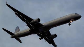 United Airlines 757-300 Landing at O'Hare International airport