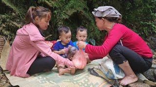 Duyen receives help and food from a kind stranger