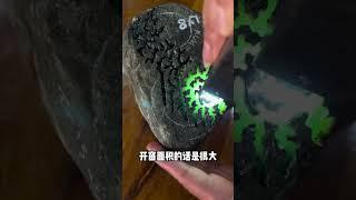 一直保持感恩的心，学会感恩，才能更好地珍惜当下，拥抱未来，￼ 感恩遇见的人，他们教会了我们爱与成长，感恩生活中的点滴，因为他们构成了我们的幸福#翡翠 #翡翠定制