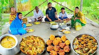 রিমঝিম বৃষ্টিতে চাষের চালের খিচুড়ি,মিক্সড ভেজ চিংড়ির বড়া,ইলিশমাছ ভাজা, চাটনি, পাঁপড় ভাজা খাওয়া