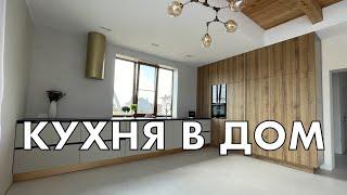 Кухня в дом с мойкой под окно. Технический обзор №8.